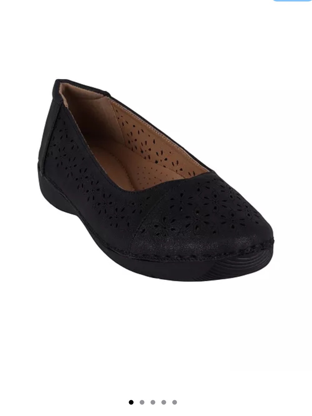 Good Choice Nysha Round Toe Laser Cut Flats Size 8